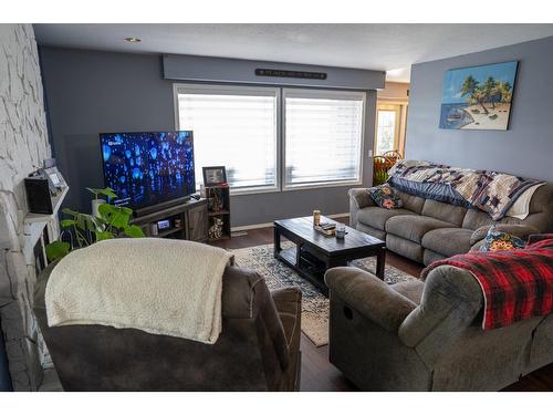 1621 Evans Rd, Creston, BC - Indoor Photo Showing Living Room