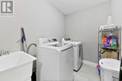 1206 Kamloops, Windsor, ON - Indoor Photo Showing Laundry Room