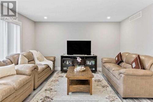 1206 Kamloops, Windsor, ON - Indoor