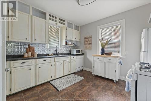 1347 Windermere Road, Windsor, ON - Indoor Photo Showing Kitchen