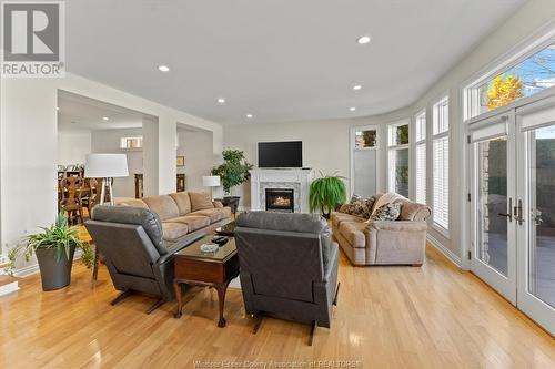 450 Dalhousie Street, Amherstburg, ON - Indoor Photo Showing Living Room With Fireplace