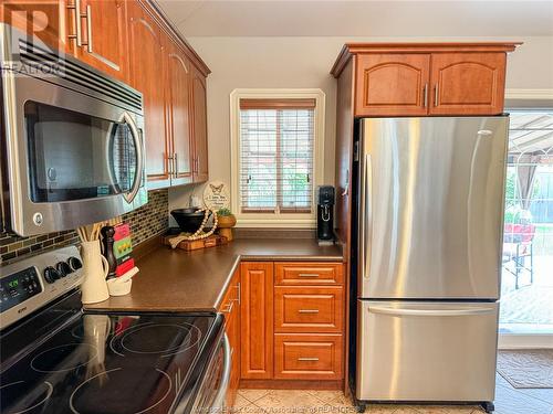 1601 Katella, Windsor, ON - Indoor Photo Showing Kitchen