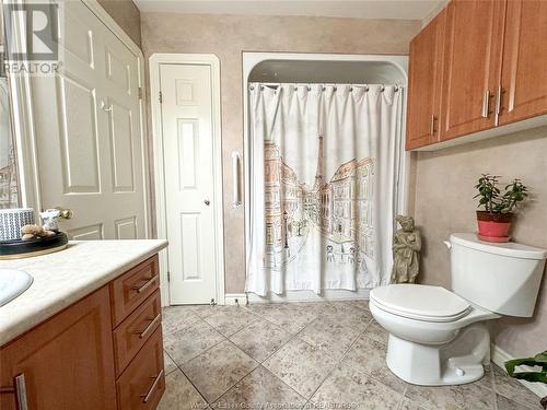 1601 Katella, Windsor, ON - Indoor Photo Showing Bathroom