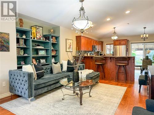 1601 Katella, Windsor, ON - Indoor Photo Showing Living Room