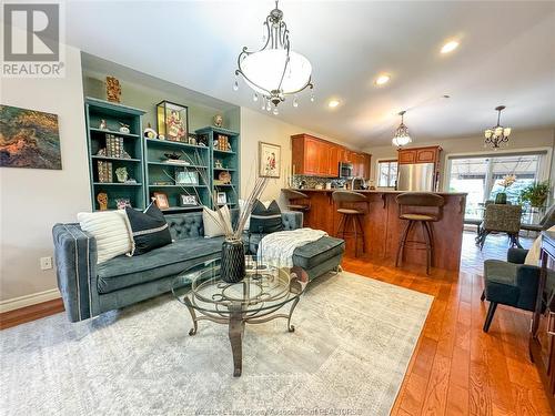 1601 Katella, Windsor, ON - Indoor Photo Showing Living Room