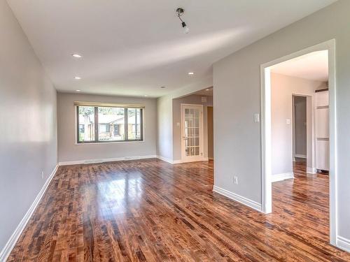 Living room - 5712 Av. Whitehorne, Côte-Saint-Luc, QC - Indoor Photo Showing Other Room