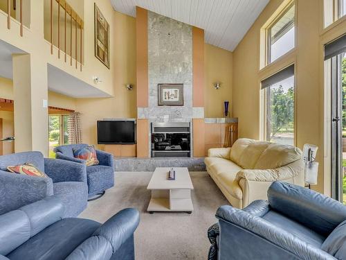 Salon - 9 Rue Lestang, Beaumont, QC - Indoor Photo Showing Living Room With Fireplace