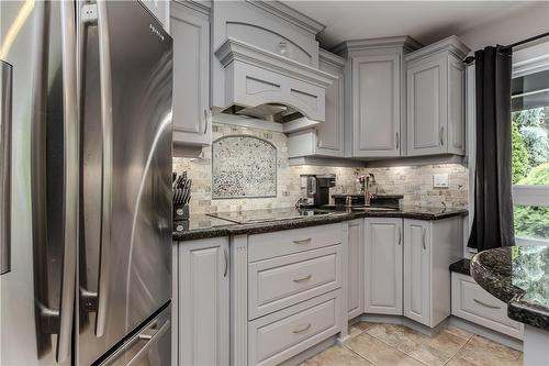 2187 Brays Lane, Oakville, ON - Indoor Photo Showing Kitchen