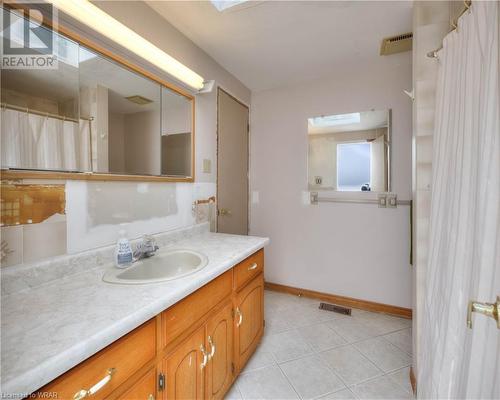 6 Hoddle Crescent, Kitchener, ON - Indoor Photo Showing Bathroom