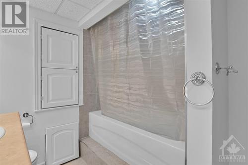 2402 Orient Park Drive, Ottawa, ON - Indoor Photo Showing Bathroom