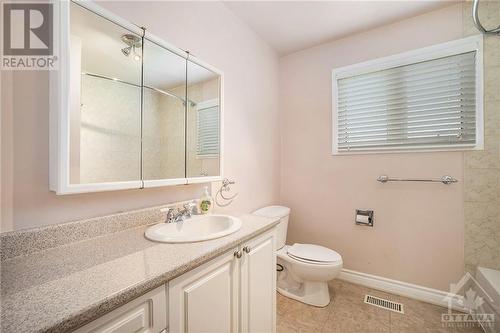 Main Washroom - 980 Bathgate Drive, Ottawa, ON - Indoor Photo Showing Bathroom