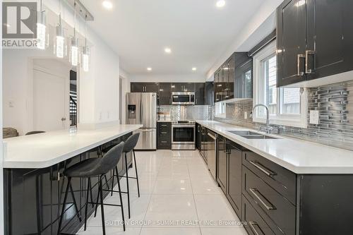 2365 Belcaro Way, Mississauga, ON - Indoor Photo Showing Kitchen With Double Sink With Upgraded Kitchen