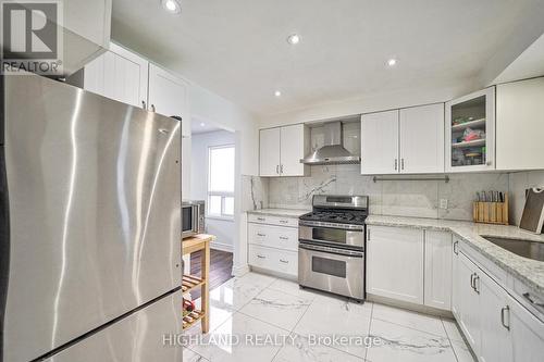 4142 Teakwood Drive, Mississauga, ON - Indoor Photo Showing Kitchen With Upgraded Kitchen