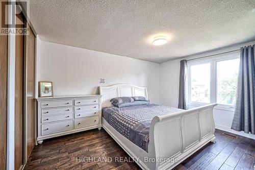 4142 Teakwood Drive, Mississauga, ON - Indoor Photo Showing Bedroom