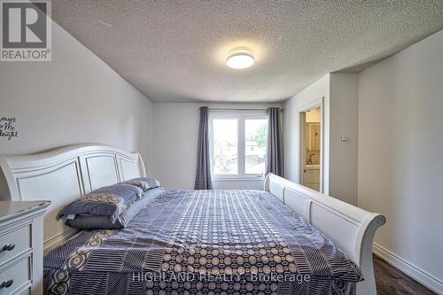 4142 Teakwood Drive, Mississauga, ON - Indoor Photo Showing Bedroom