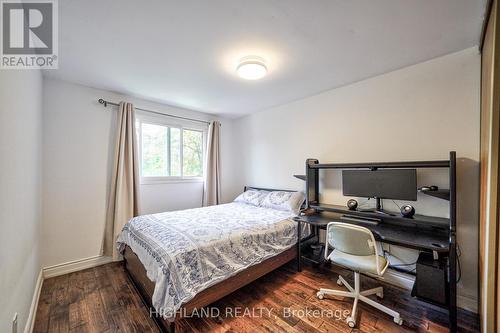 4142 Teakwood Drive, Mississauga, ON - Indoor Photo Showing Bedroom