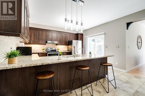 20 Fraserwood Court, Waterloo, ON - Indoor Photo Showing Kitchen With Upgraded Kitchen