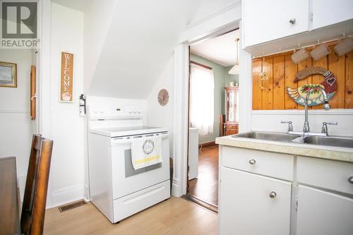 76 Wellington St, Sault Ste. Marie, ON - Indoor Photo Showing Laundry Room