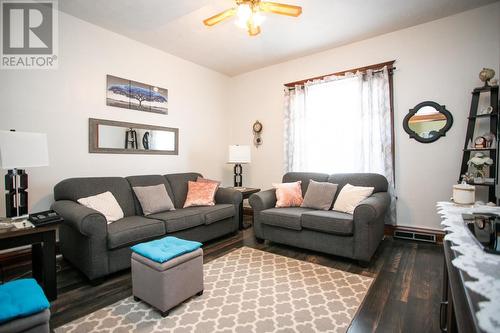 76 Wellington St, Sault Ste. Marie, ON - Indoor Photo Showing Living Room