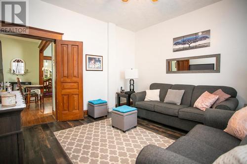 76 Wellington St, Sault Ste. Marie, ON - Indoor Photo Showing Living Room