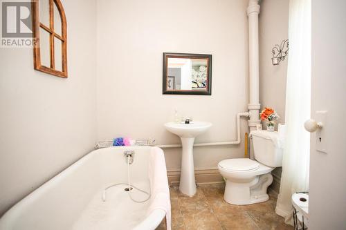 76 Wellington St, Sault Ste. Marie, ON - Indoor Photo Showing Bathroom