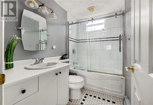 24 Anne, Moncton, NB - Indoor Photo Showing Bathroom