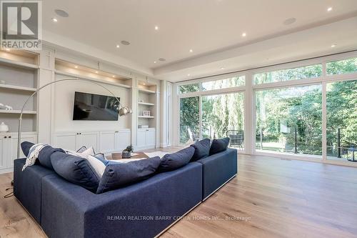 3 Masters Road, Toronto, ON - Indoor Photo Showing Living Room