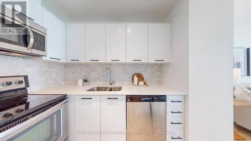 2507 - 20 Bruyeres Mews, Toronto, ON - Indoor Photo Showing Kitchen