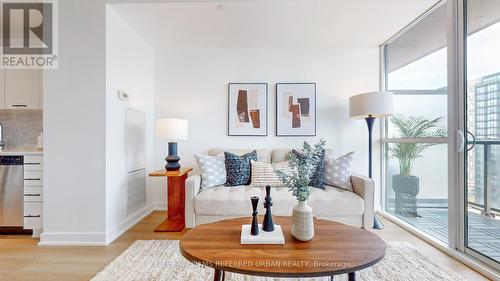 2507 - 20 Bruyeres Mews, Toronto, ON - Indoor Photo Showing Living Room