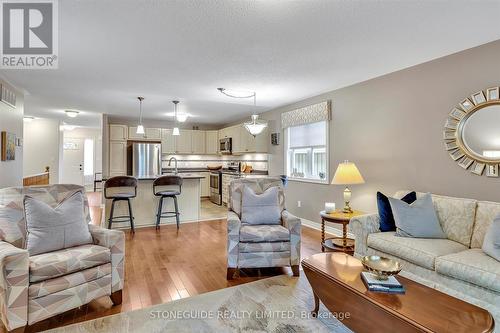 270 Bowen Drive, Peterborough, ON - Indoor Photo Showing Living Room