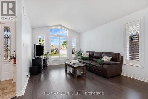 49 Chelsea Crescent, Belleville, ON - Indoor Photo Showing Living Room