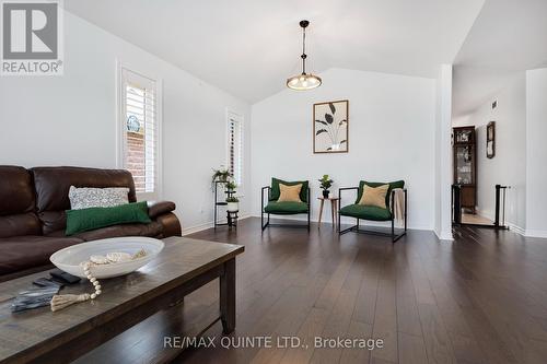 49 Chelsea Crescent, Belleville, ON - Indoor Photo Showing Living Room