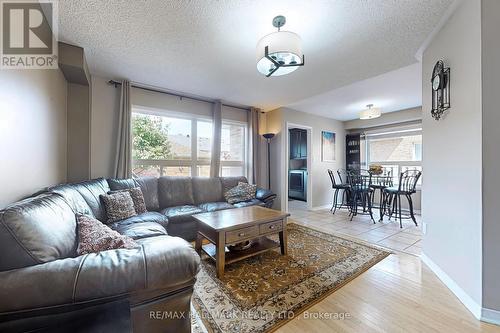 3239 Equestrian Crescent, Mississauga (Churchill Meadows), ON - Indoor Photo Showing Living Room