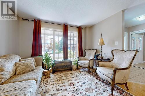 3239 Equestrian Crescent, Mississauga (Churchill Meadows), ON - Indoor Photo Showing Living Room