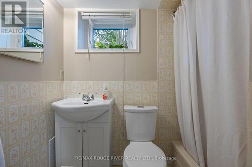 101 South Edgely Avenue, Toronto, ON - Indoor Photo Showing Bathroom