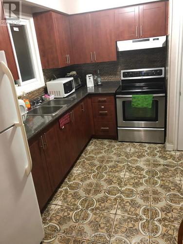 45 Countryman Circle, Toronto, ON - Indoor Photo Showing Kitchen With Double Sink