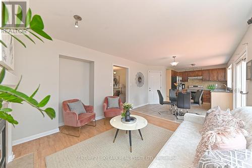 5640 Rosaline Road, Burlington, ON - Indoor Photo Showing Living Room