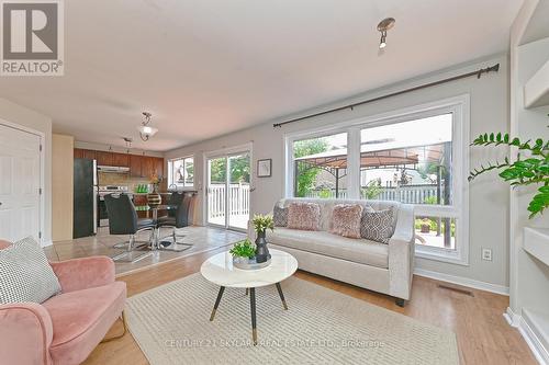 5640 Rosaline Road, Burlington, ON - Indoor Photo Showing Living Room