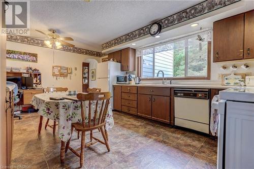 989 Silver Lake Rd, Sauble Beach South, ON - Indoor Photo Showing Kitchen