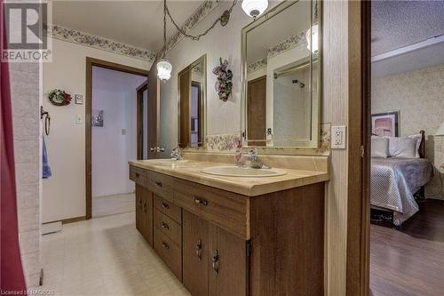 989 Silver Lake Rd, Sauble Beach South, ON - Indoor Photo Showing Bathroom