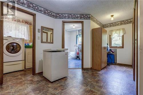 989 Silver Lake Rd, Sauble Beach South, ON - Indoor Photo Showing Laundry Room