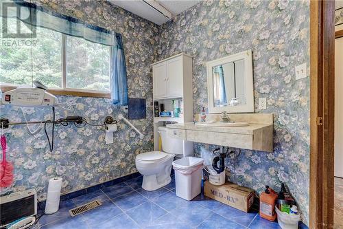 989 Silver Lake Rd, Sauble Beach South, ON - Indoor Photo Showing Bathroom