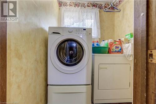 989 Silver Lake Rd, Sauble Beach South, ON - Indoor Photo Showing Laundry Room