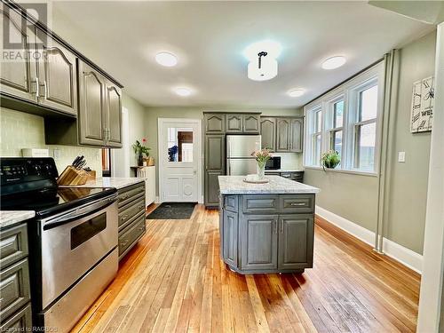 506 9Th Avenue, Hanover, ON - Indoor Photo Showing Kitchen