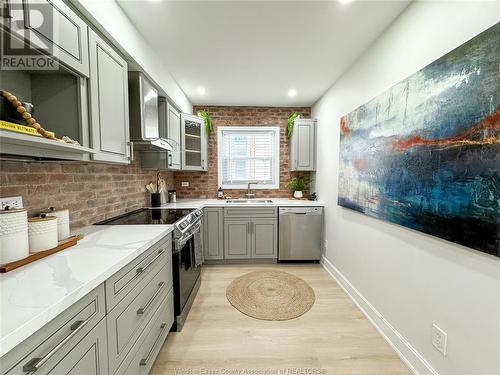 1107 Highland, Windsor, ON - Indoor Photo Showing Kitchen