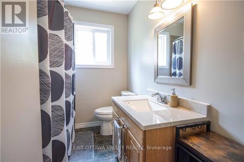 25805 Highway 60, South Algonquin, ON - Indoor Photo Showing Bathroom