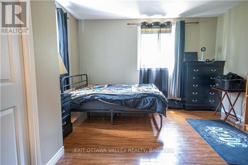 25805 Highway 60, South Algonquin, ON - Indoor Photo Showing Bedroom