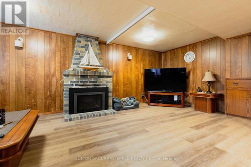 100 Surrey Crescent, London, ON - Indoor With Fireplace