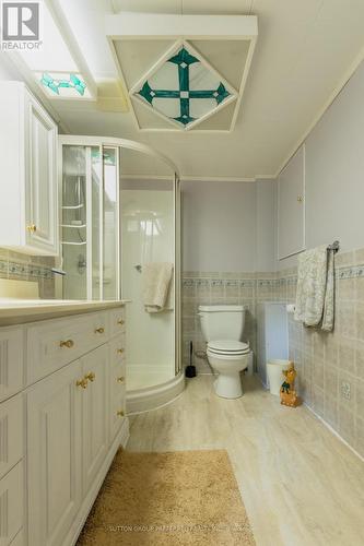100 Surrey Crescent, London, ON - Indoor Photo Showing Bathroom