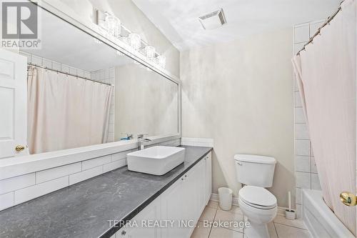 114 Thrushwood Drive, Barrie, ON - Indoor Photo Showing Bathroom